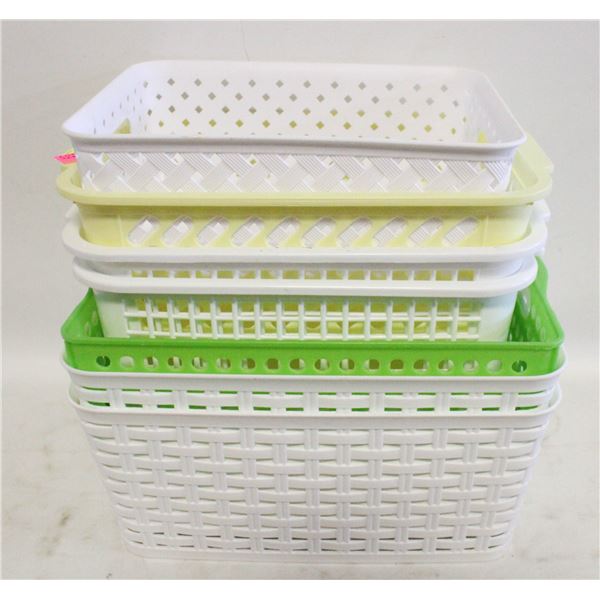 LOT OF QTY 7 VARIOUS SIZES PLASTIC STORAGE