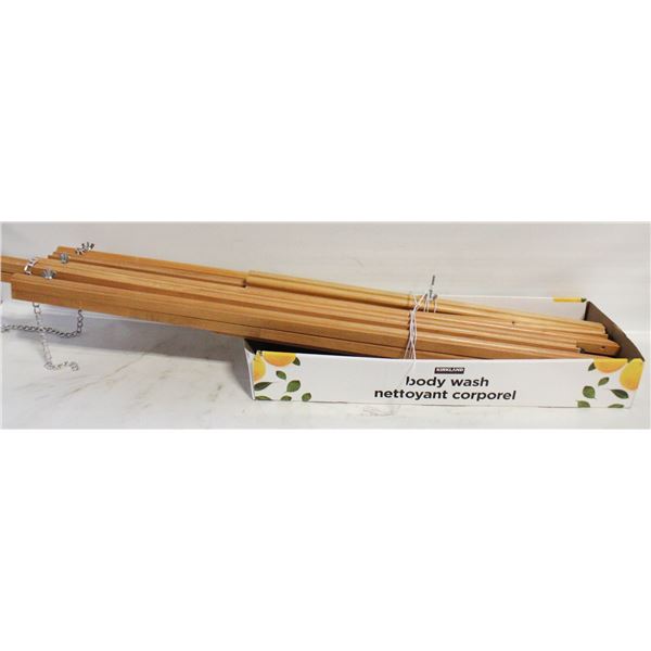 2 FOLDING PAINT EASLES