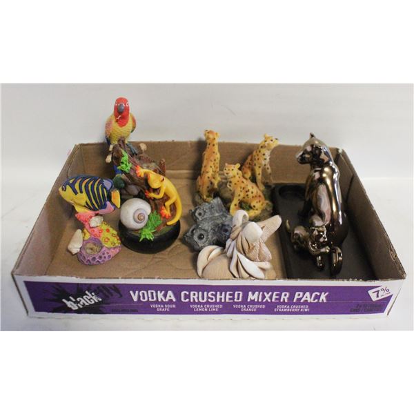 FLAT OF DÉCOR ITEMS
