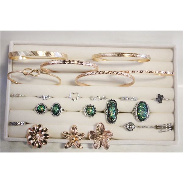JEWELRY ORGANIZER TRAY WITH RINGS AND BANGLES