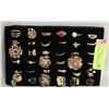 Image 1 : TRAY W/36 GOLDTONE RINGS