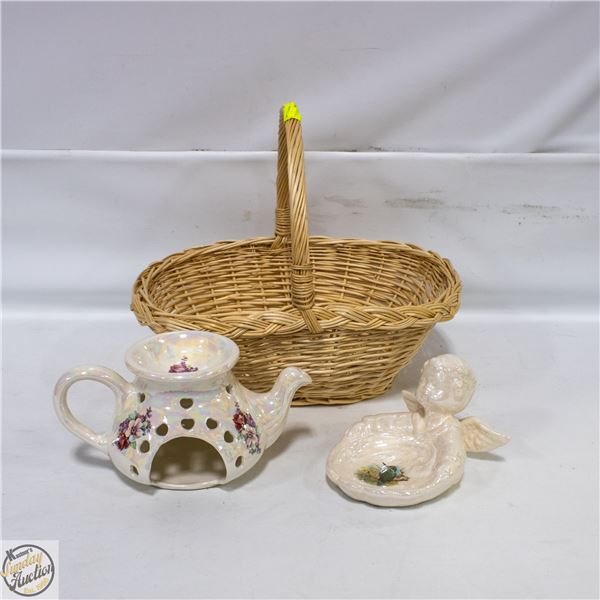 2 VINTAGE CANDLE HOLDERS
