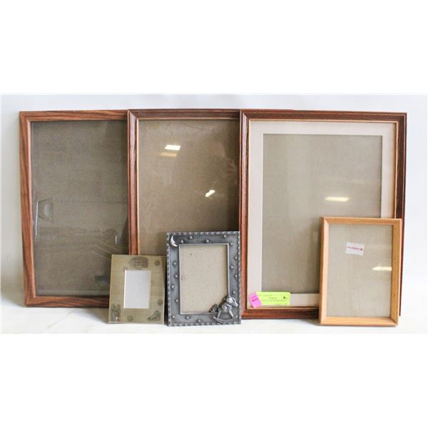 5 WOOD PICTURE FRAMES WITH GLASS