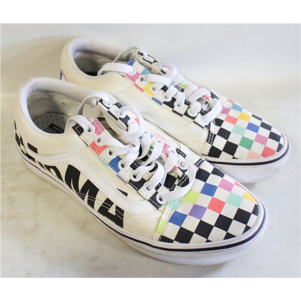 MOMA VANS - US 8 (W) 6.5 (M)
