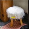 Image 1 : KIDS SIZE FUZZY WHITE STOOL