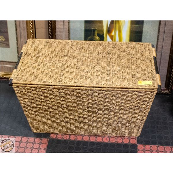 WICKER CONTAINER HINGED STYLE LID