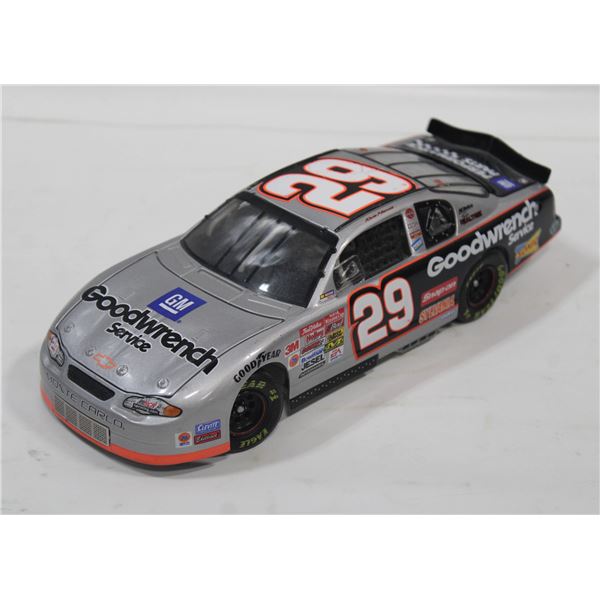 2002 MONTE CARLO (1:24 SCALE, 8.5") NASCAR KEVIN