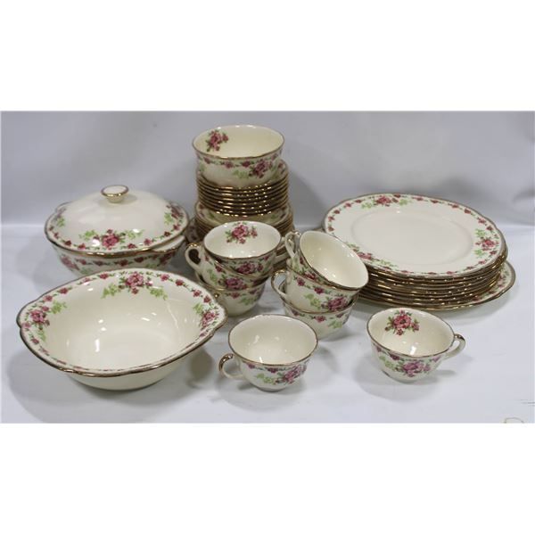SET OF VINTAGE ALFRED MEAKIN DISHES