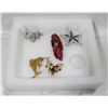 Image 1 : 5 VINTAGE BROOCHES