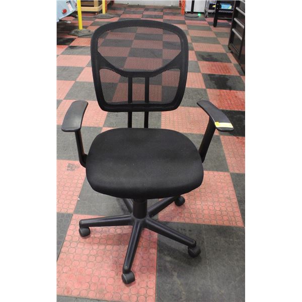 BLACK HYDRAULIC OFFICE CHAIR