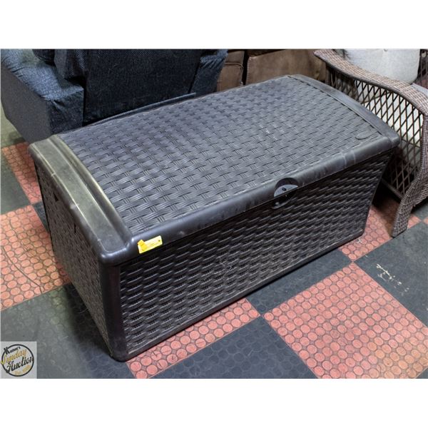SUNCAST OUTDOOR PATIO STORAGE BOX