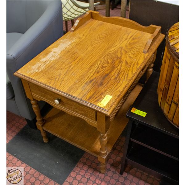 WOODEN OCCASIONAL TABLE H-23.5" W-21" L-28"