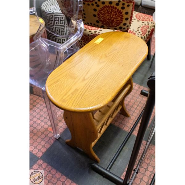 VINTAGE SOLID OAK OCCASIONAL TABEL WITH