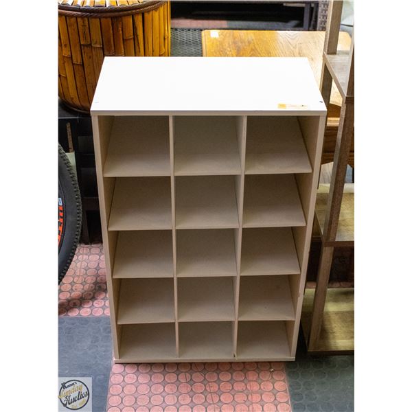 WHITE ORGANIZER 20" X 12" X 31"