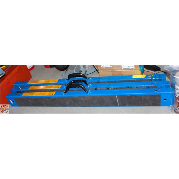 3 COLLAPSIBLE SAW HORSES