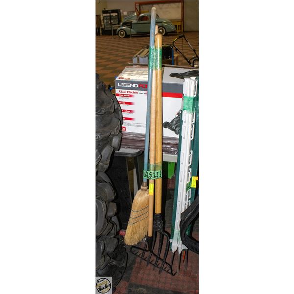 RAKE, GARDEN FORK, BROOM 54 IN L