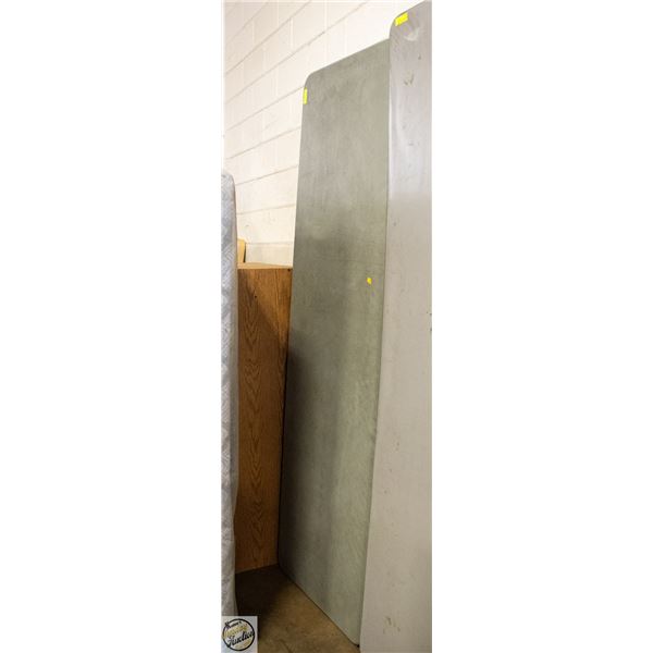 8 FT PORTABLE PLASTIC FOLDING TABLE