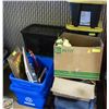 Image 1 : PALLET OF ESTATE ITEMS INC. ARTWORK AND HOME DECOR