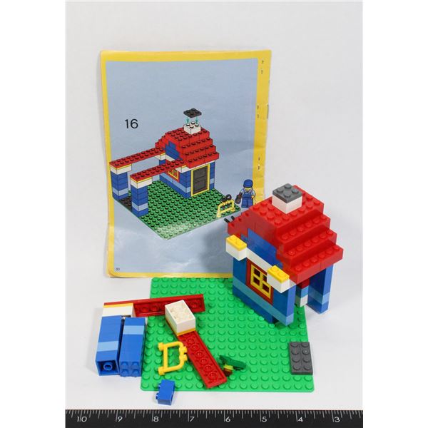 VINTAGE LEGO HOUSE W/ INSTRUCTIONS