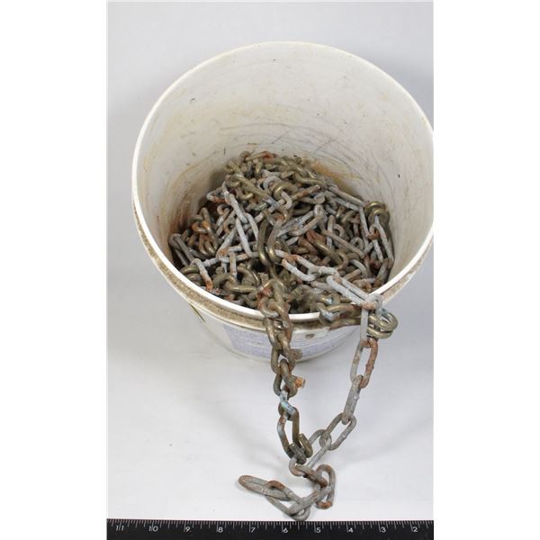 SET OF 2 SMALL GARDEN TRACTOR CHAINS, WITH CLEATS,