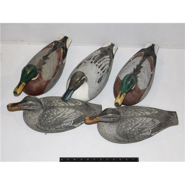 LARGE LOT OF PLASTIC DUCK DECOYS