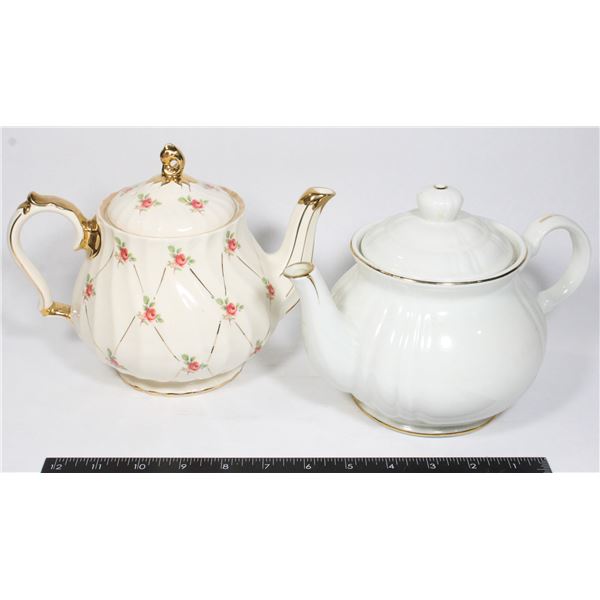 LOT OF TWO VINTAGE TEA POTS MADE IN ENGLAND