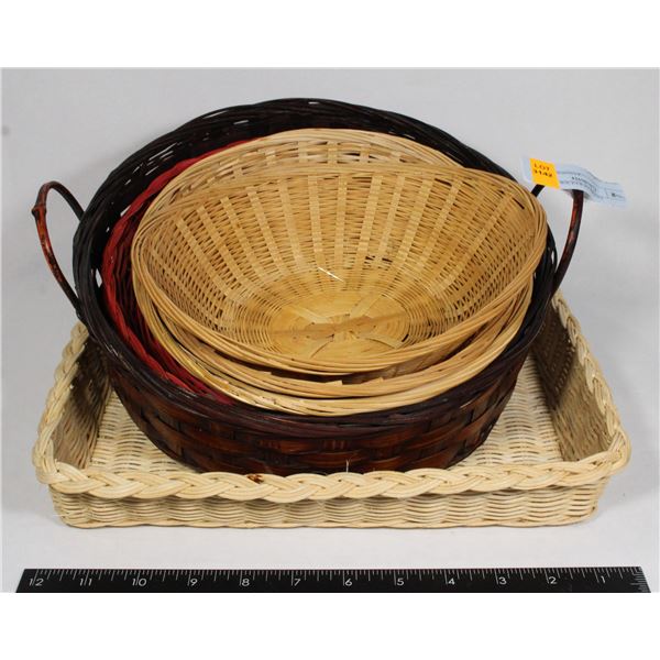 LOT OF WICKER BASKETS