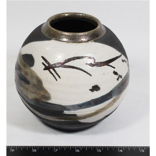 HAND PAINTED POTTERY VASE SIGNATURE ON BOTTOM