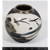 Image 1 : HAND PAINTED POTTERY VASE SIGNATURE ON BOTTOM