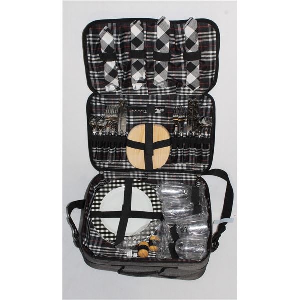 PICNIC BAG COMPLETE WITH PLATES AND CUTLERY