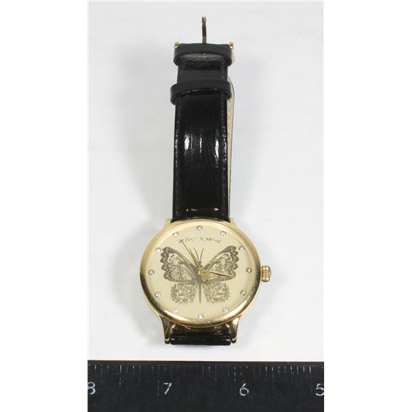 BETSEY JOHNSON BUTTERFLY ANALOG QUARTZ WRISTWATCH