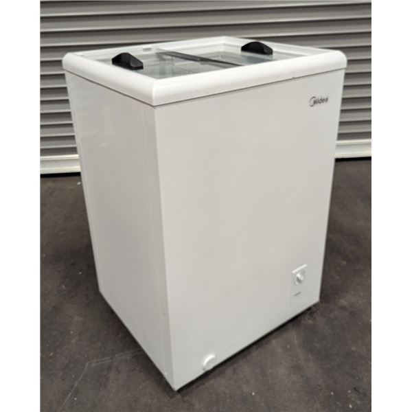 Midea MCRCO3B3AWW 2.75 Cu. Ft. Ice Cream Chest Freezer