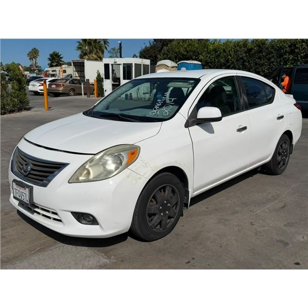 NISS VERSA 2014 SALV T/DONATION
