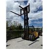 Image 43 : CAT Caterpillar V330B Heavy-Duty Industrial Forklift (Runs 