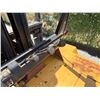Image 8 : CAT Caterpillar V330B Heavy-Duty Industrial Forklift (Runs 
