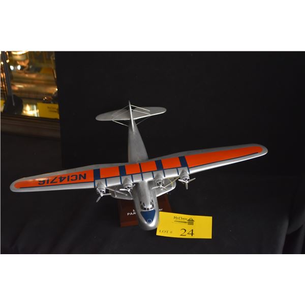 PAN AM CHINA CLIPPER MARTIN M130 FLYING BOAT MAHOGANY AIRPLANE MODEL 1/72 SCALE ON STAND