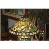 Image 2 : TIFFANY STYLE TABLE LAMP W/GREEN BAMBOO & PARROT MOTIF (27")