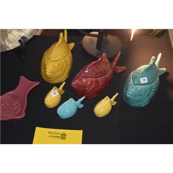 COLLECTION OF VINTAGE CHICKEN OF THE SEA TUNA BAKER & LIDDED SERVING DISH & SALT & PEPPER SHAKERS &