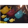 Image 3 : COLLECTION OF VINTAGE CHICKEN OF THE SEA TUNA BAKER & LIDDED SERVING DISH & SALT & PEPPER SHAKERS & 