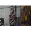 Image 2 : CHINESE DRAGON CAMEO GLASS VASE (10"), 4 PEKING GLASS BANGLES & ORB (6 PCS)