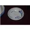 Image 4 : JAPANESE BLUE & WHITE PORCELAIN BOWLS, MEIJI PERIOD (3 PCS) (DOES NOT INCLUDE STAND)