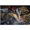 Image 5 : LARGE LOT OF ARTHUR COURT TABLE/PARTY WARE