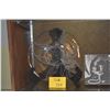 Image 1 : VINTAGE DOROTHY THORPE ETCHED GLASS PLATTER W/MOKIHANA BERRIES; SIGNED, CA. 1940'S (14 1/4")