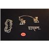 Image 1 : STERLING SILVER SWEATER GUARD (10.3 G), 800 SILVER BRACELET & UNMARKED PIN (3 PCS)