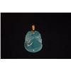 Image 2 : CHINESE 14K CARVED GREEN AGATE PENDANT (1 3/9" X 1")