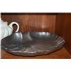 Image 3 : MIXED LOT: TEAPOTS, CUPS & SERVING PIECES (6 PCS)