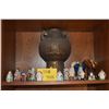 Image 1 : COLLECTION OF FIGURINES & VASE (17 PCS)