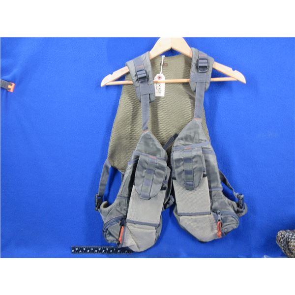 Unknoiwn Adjustable Padded Fly Fishing Vest