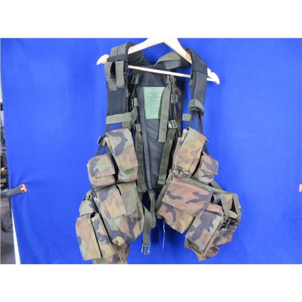 Tactical Load Bearing Camo Vest/Backpack