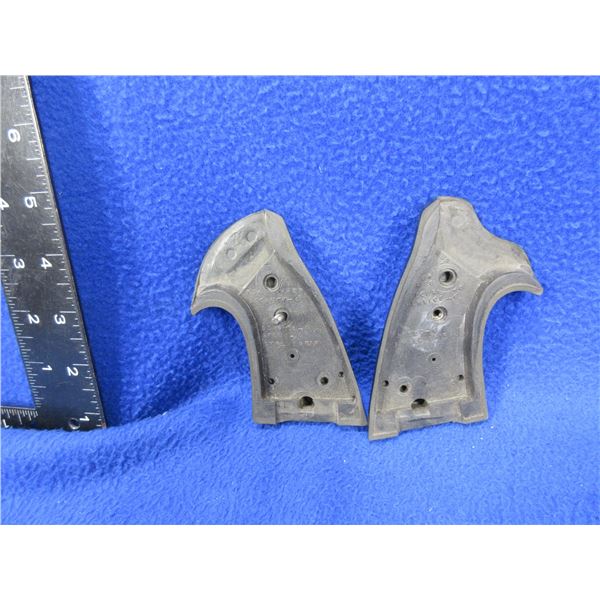 Pachmayr Ruger Security Six Small Rubber Grips with Screw